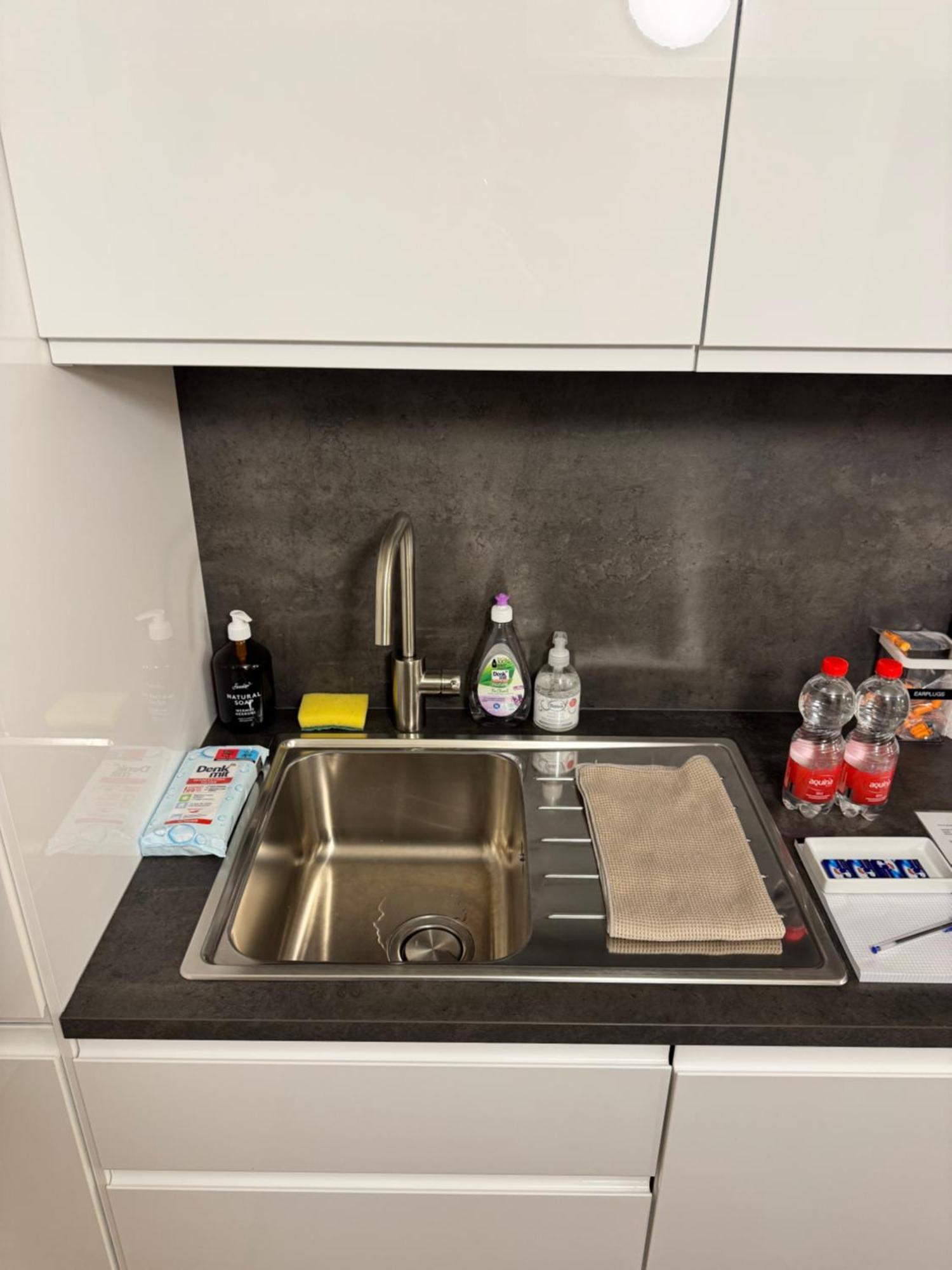 Cozy City Center, 4 Bedroom- 120Sq, 5Min Walk To Main Station Bazylea Zewnętrze zdjęcie