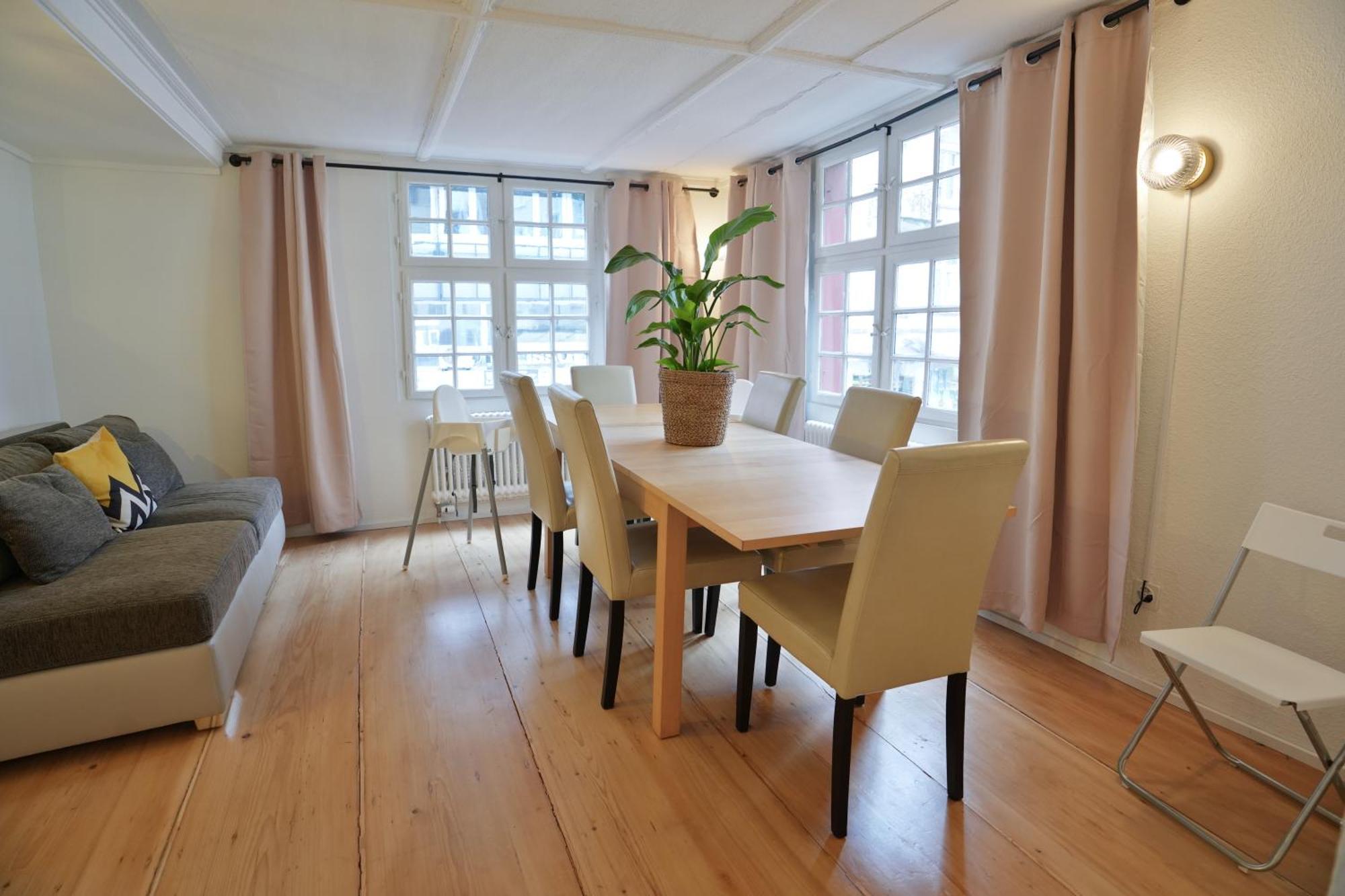 Cozy City Center, 4 Bedroom- 120Sq, 5Min Walk To Main Station Bazylea Zewnętrze zdjęcie