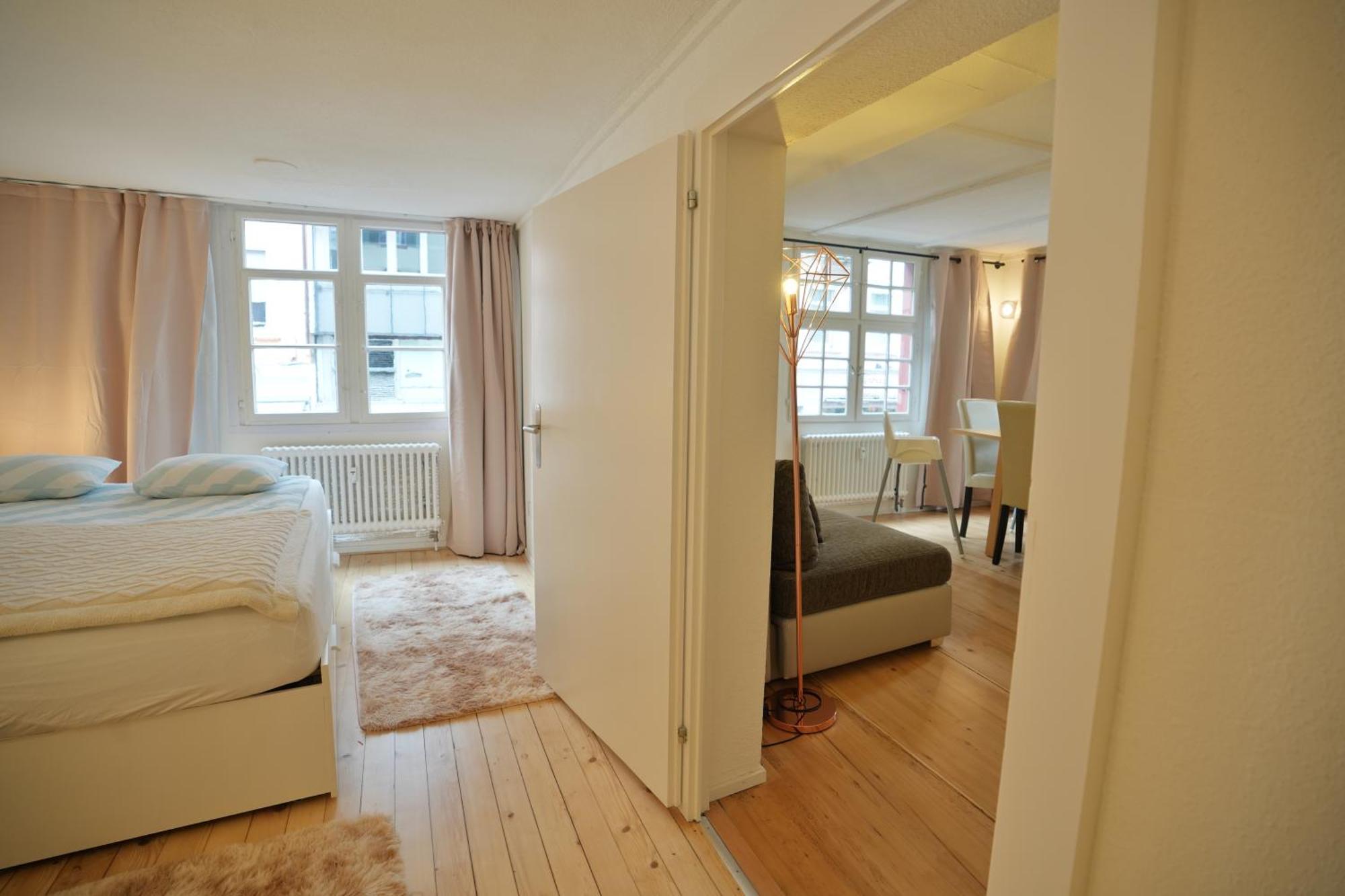 Cozy City Center, 4 Bedroom- 120Sq, 5Min Walk To Main Station Bazylea Zewnętrze zdjęcie