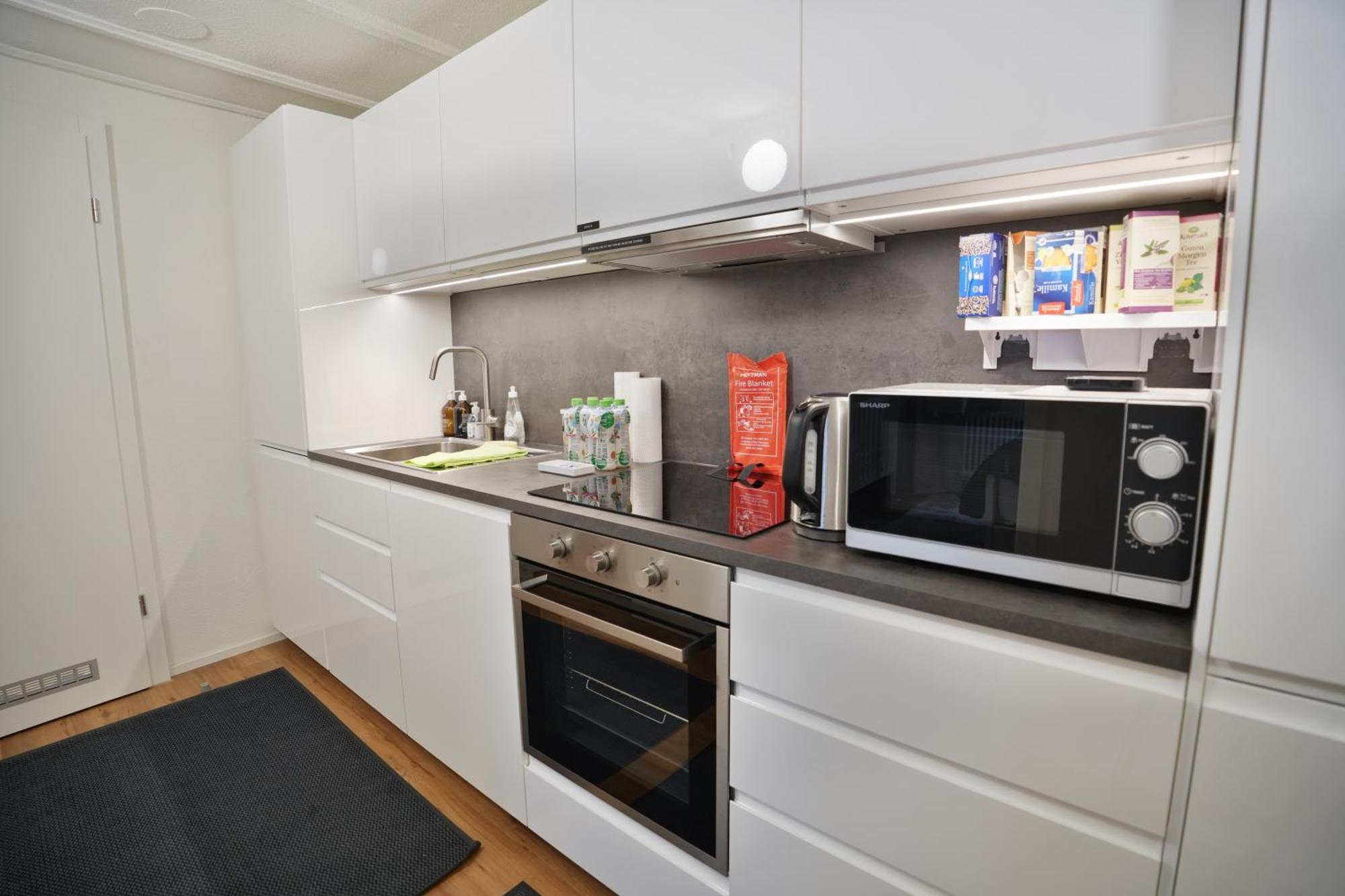 Cozy City Center, 4 Bedroom- 120Sq, 5Min Walk To Main Station Bazylea Zewnętrze zdjęcie