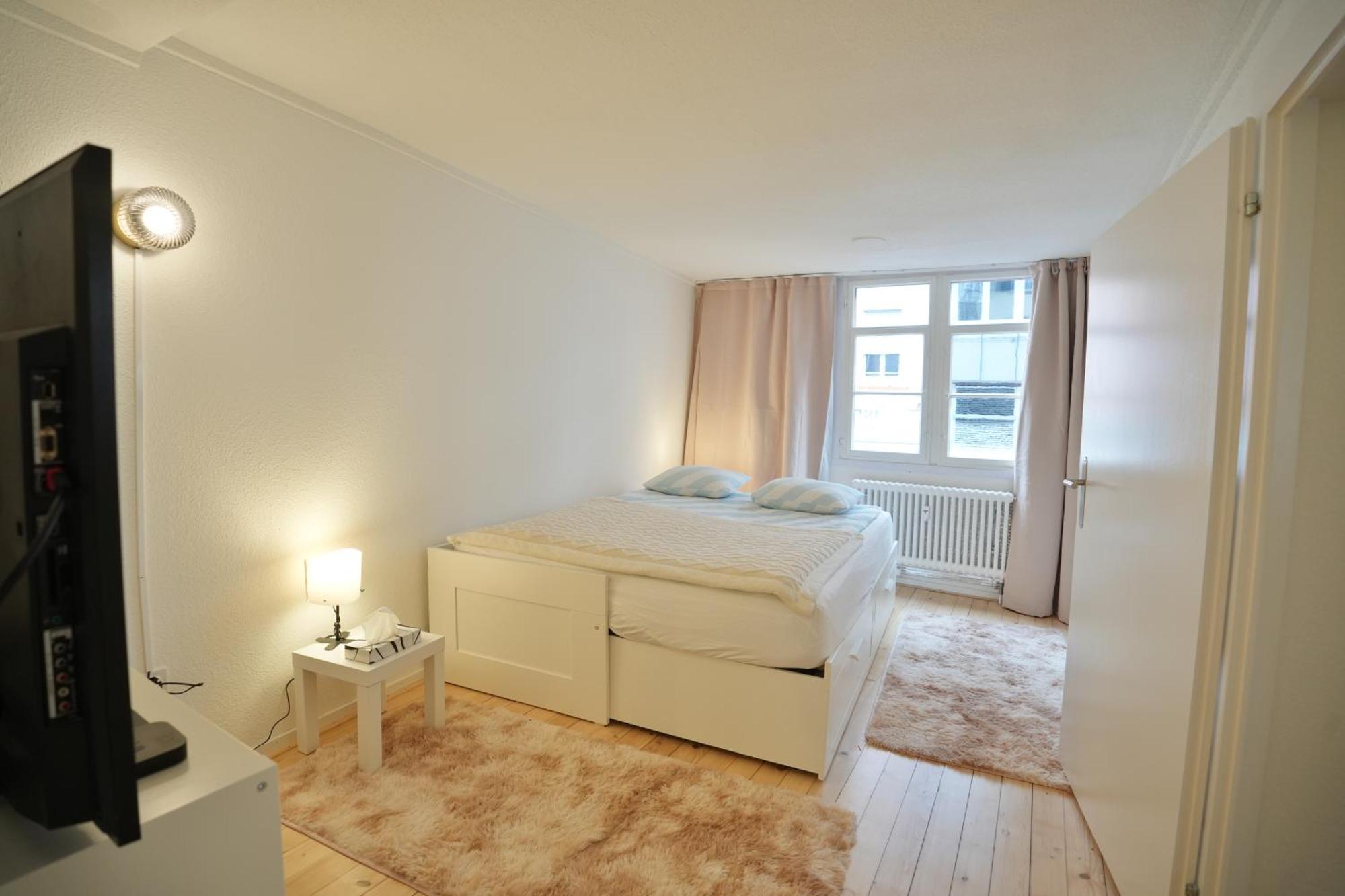 Cozy City Center, 4 Bedroom- 120Sq, 5Min Walk To Main Station Bazylea Zewnętrze zdjęcie