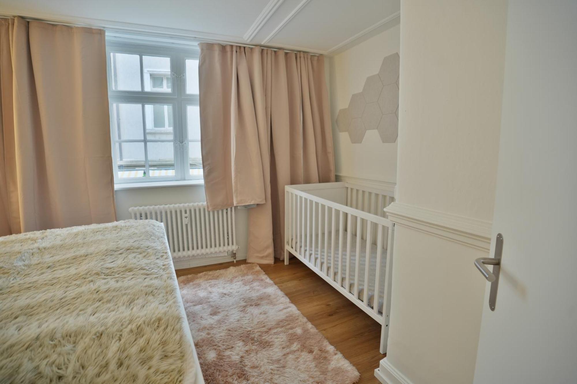 Cozy City Center, 4 Bedroom- 120Sq, 5Min Walk To Main Station Bazylea Zewnętrze zdjęcie