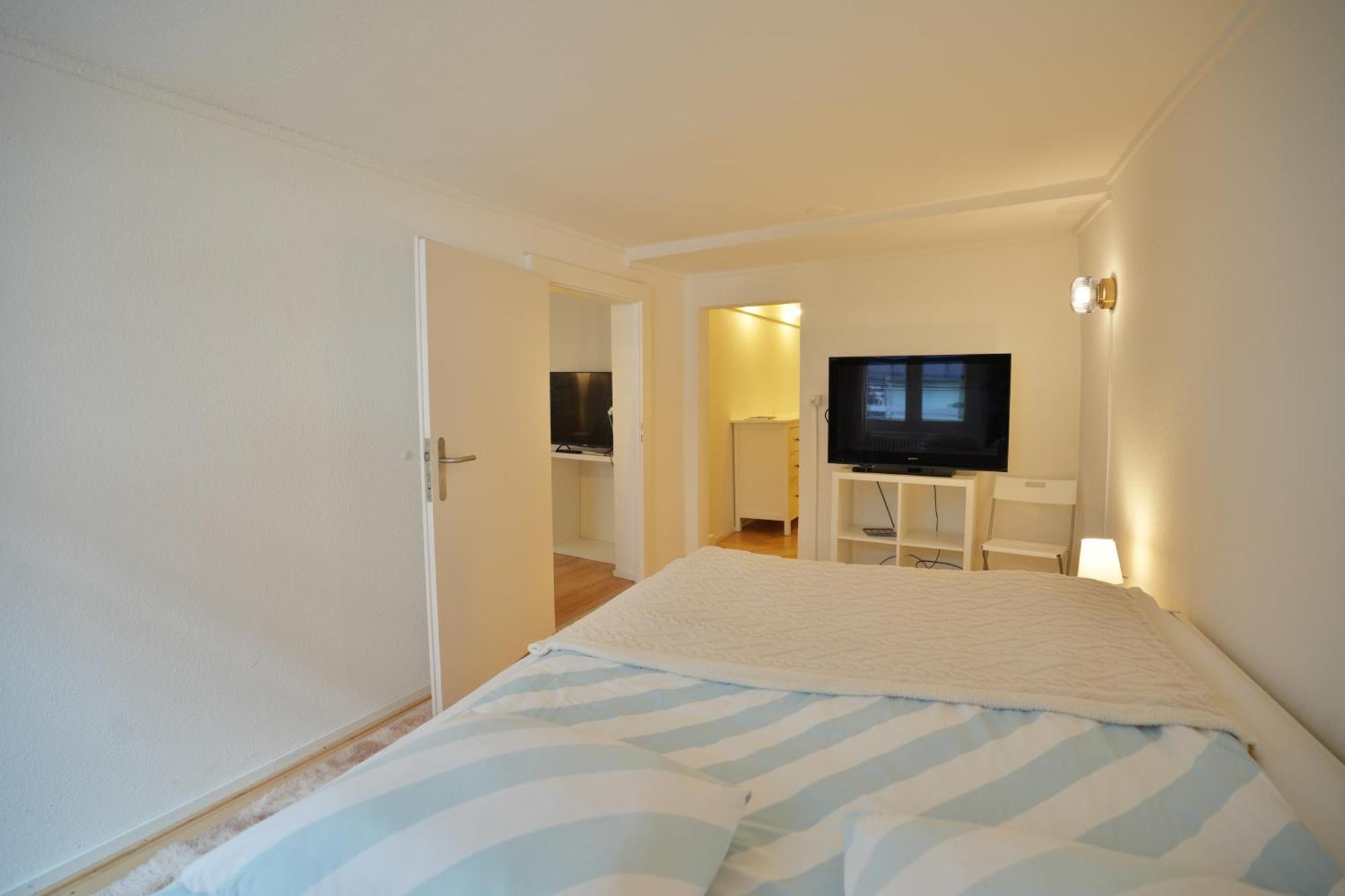 Cozy City Center, 4 Bedroom- 120Sq, 5Min Walk To Main Station Bazylea Zewnętrze zdjęcie