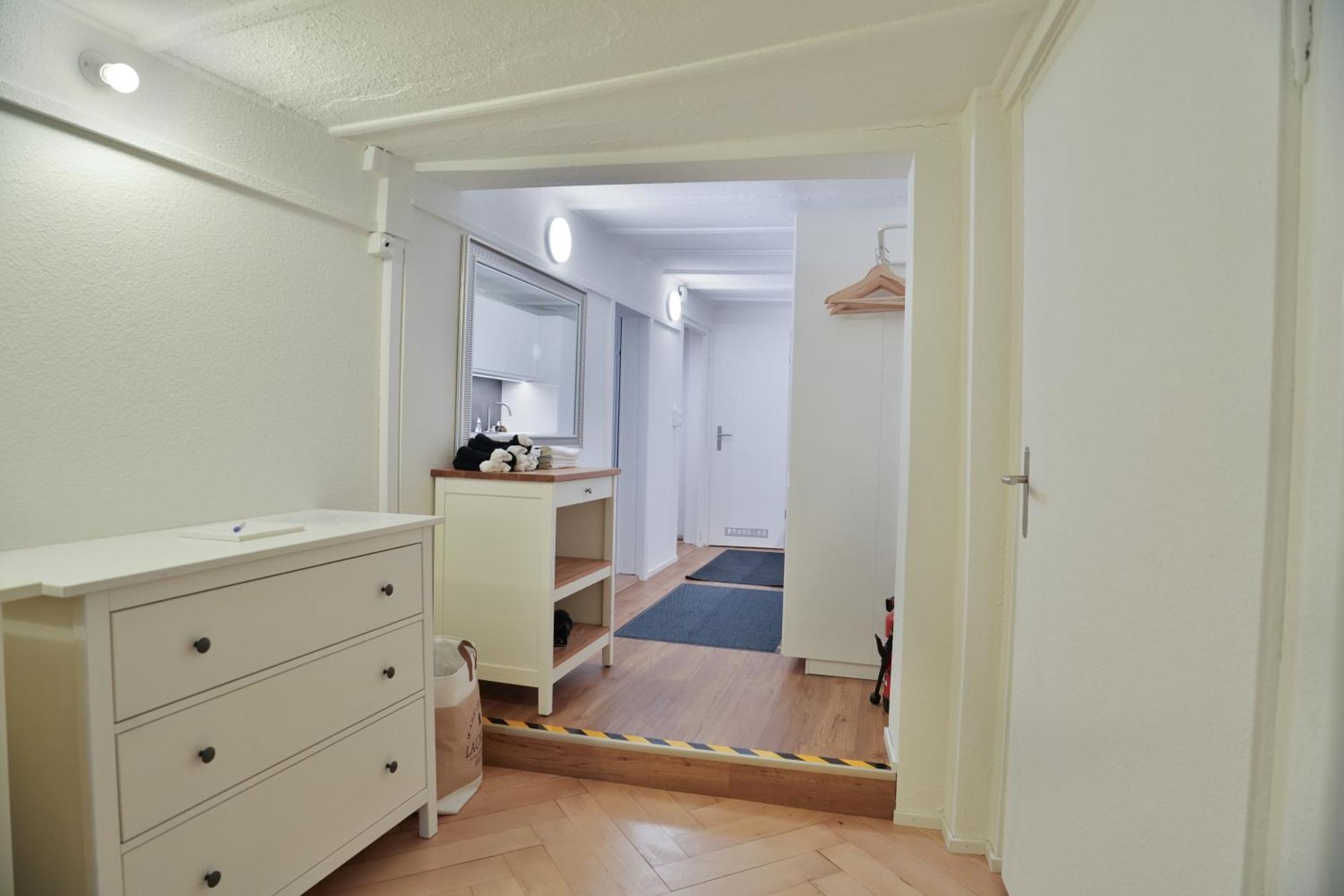 Cozy City Center, 4 Bedroom- 120Sq, 5Min Walk To Main Station Bazylea Zewnętrze zdjęcie