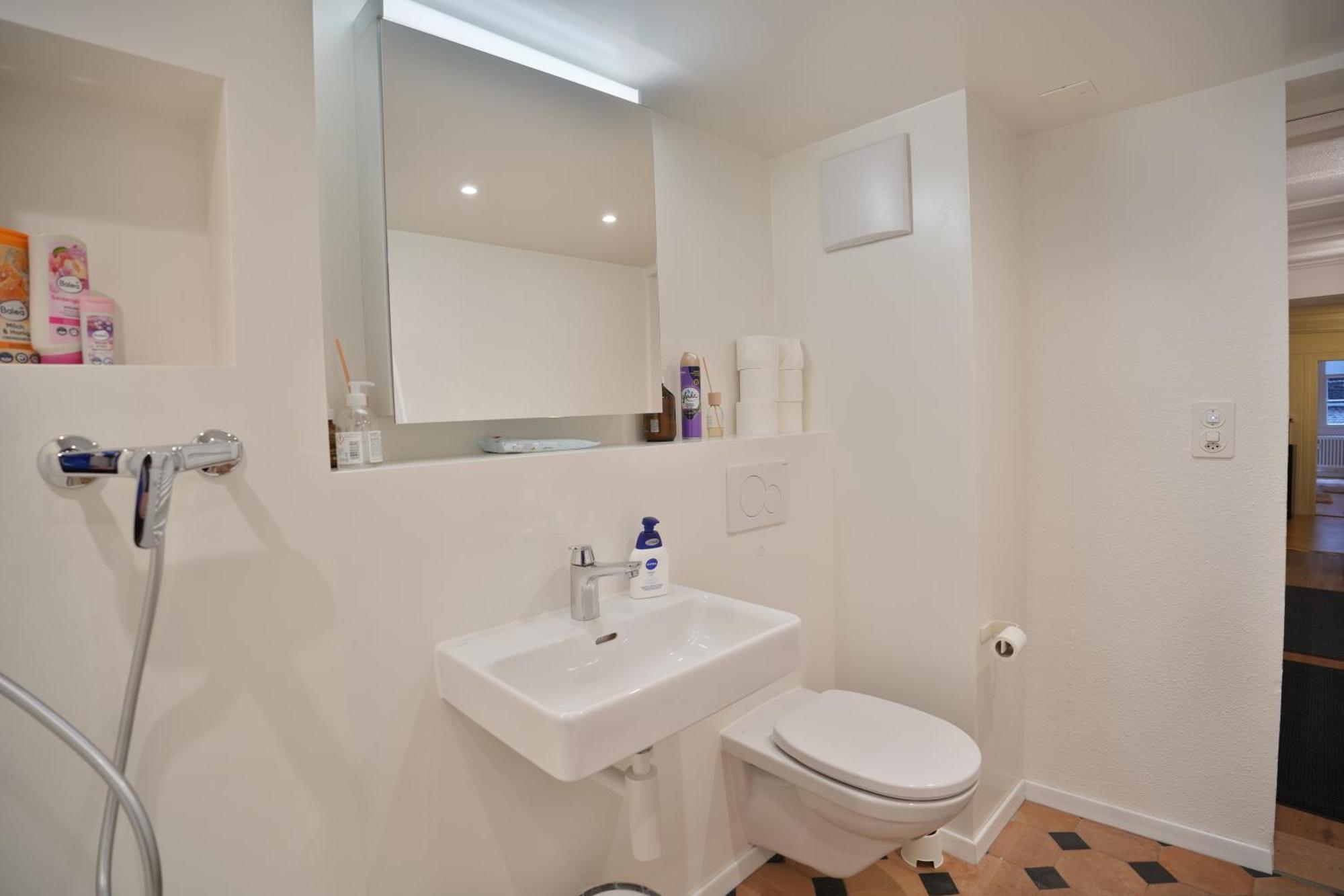 Cozy City Center, 4 Bedroom- 120Sq, 5Min Walk To Main Station Bazylea Zewnętrze zdjęcie