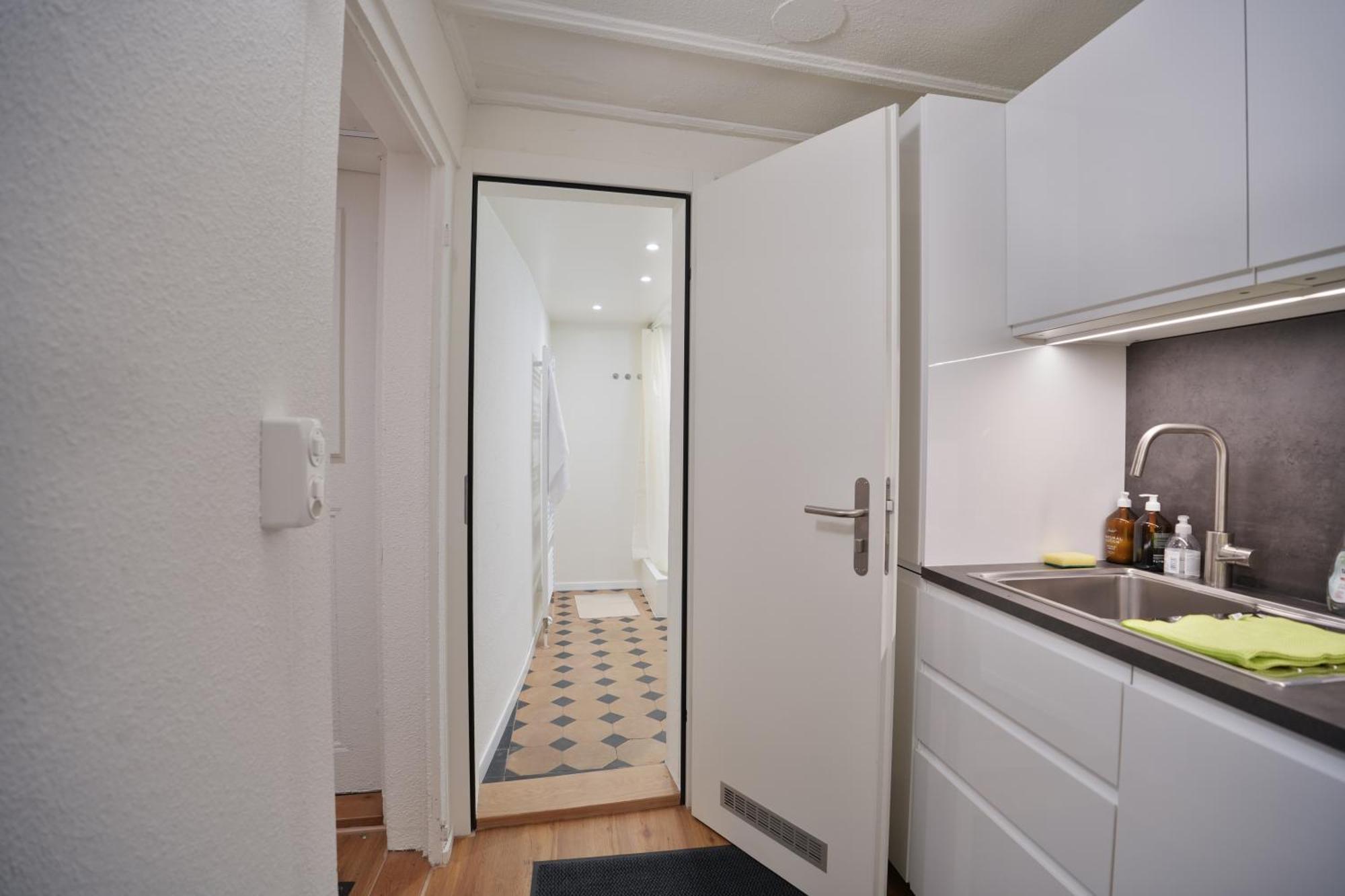 Cozy City Center, 4 Bedroom- 120Sq, 5Min Walk To Main Station Bazylea Zewnętrze zdjęcie